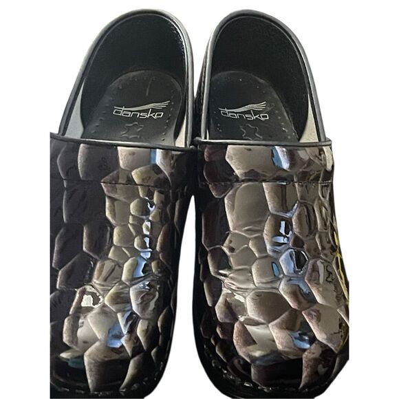 Dansko Womens Red Black Patent Leather Croc Print Clog Slip On Shoe Size 39 - Picture 6 of 11